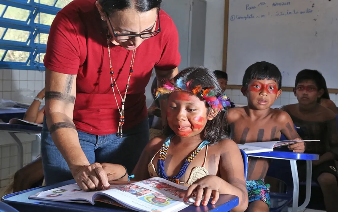 educação escolar nas aldeias, formação de professores