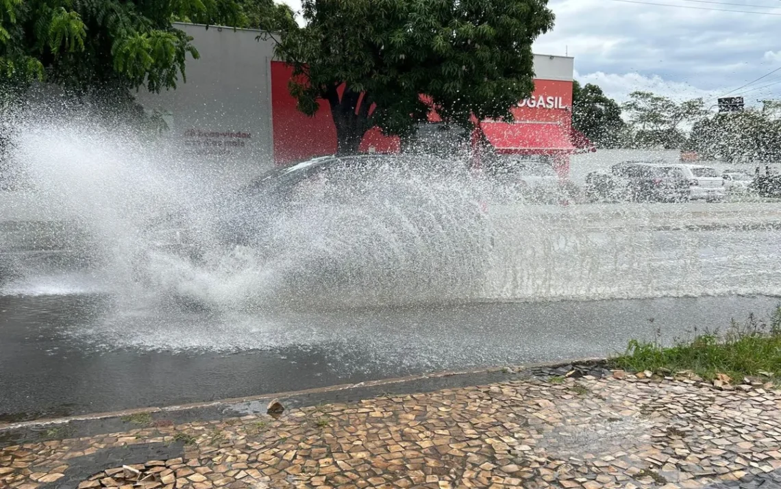 tempestades, precipitações intensas