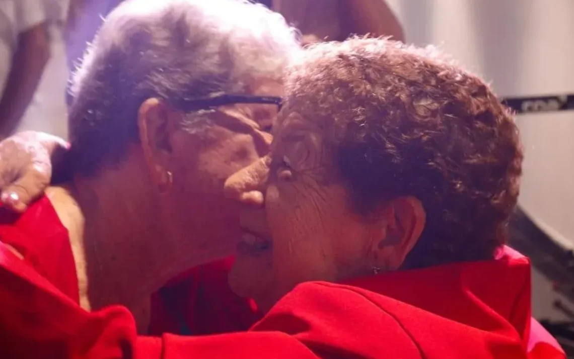 irmãos distanciados, siblings reunited, irmãs reencontradas