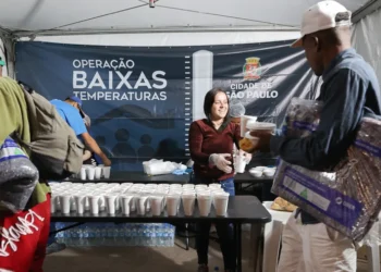 moradores de rua, moradia instável, desabrigados;