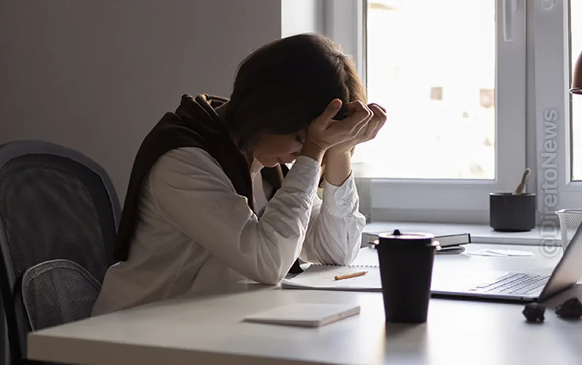 emprego, ocupação, atividade;