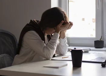 emprego, ocupação, atividade;