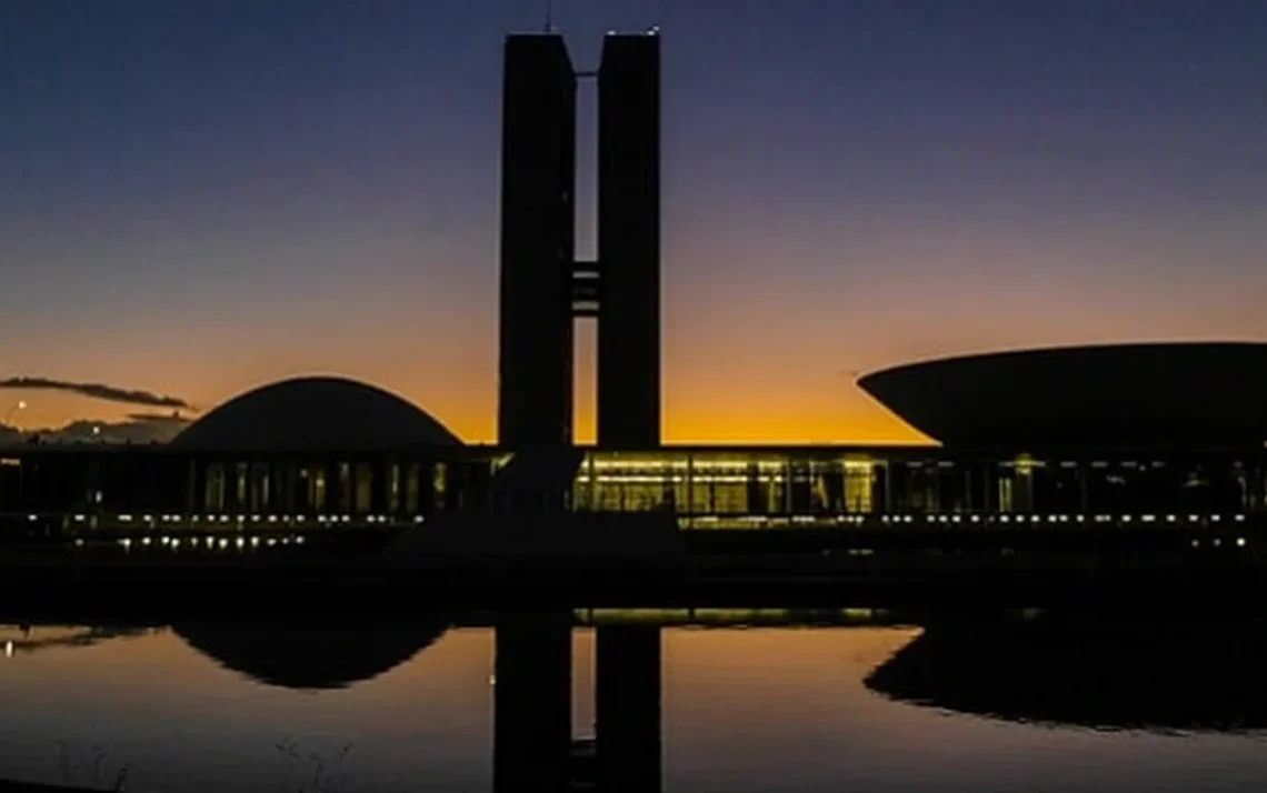 regulação, normatização, legislação;