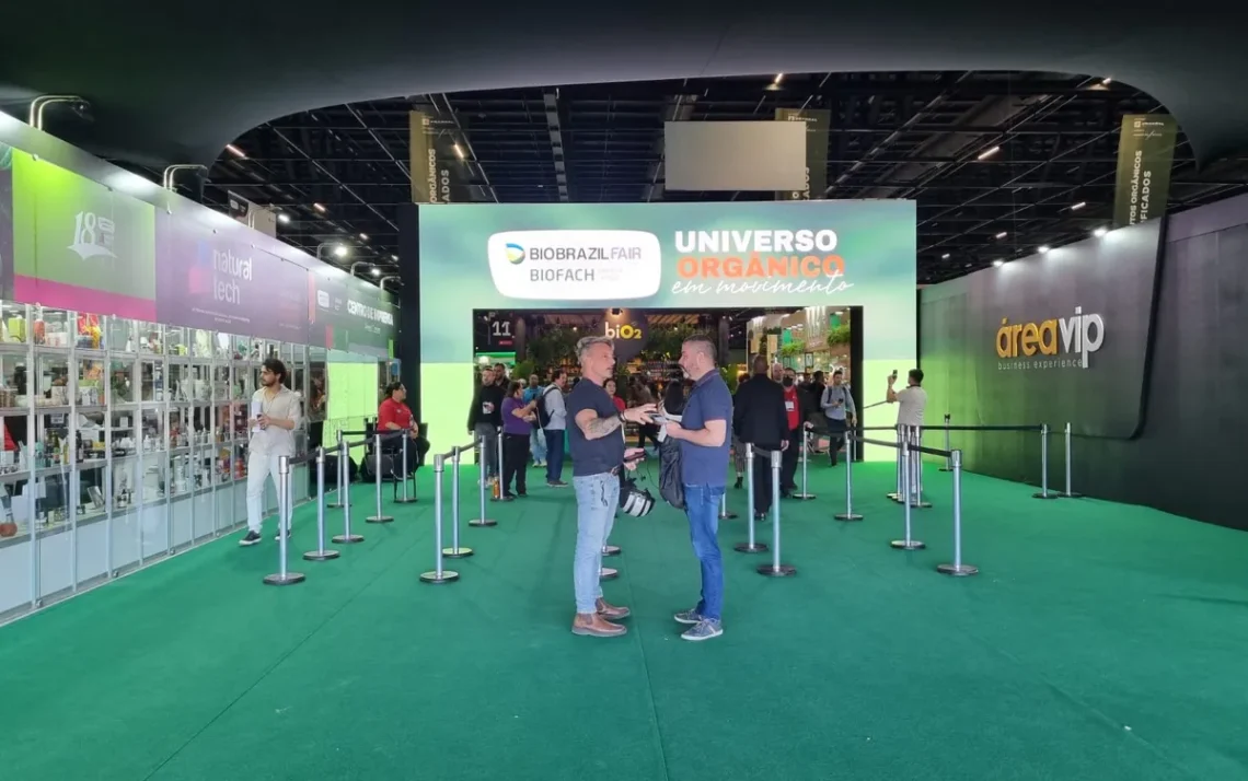 eventos, exposições, mostras;