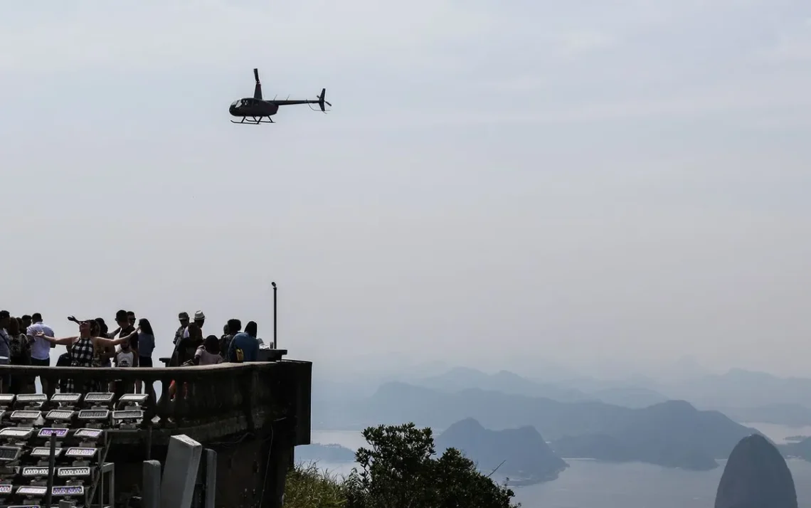 passeios aéreos tours helicóptero voos turísticos;