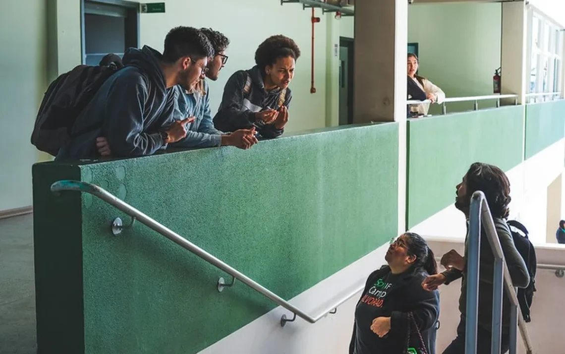 educação média, educação secundária, ensino secundário;